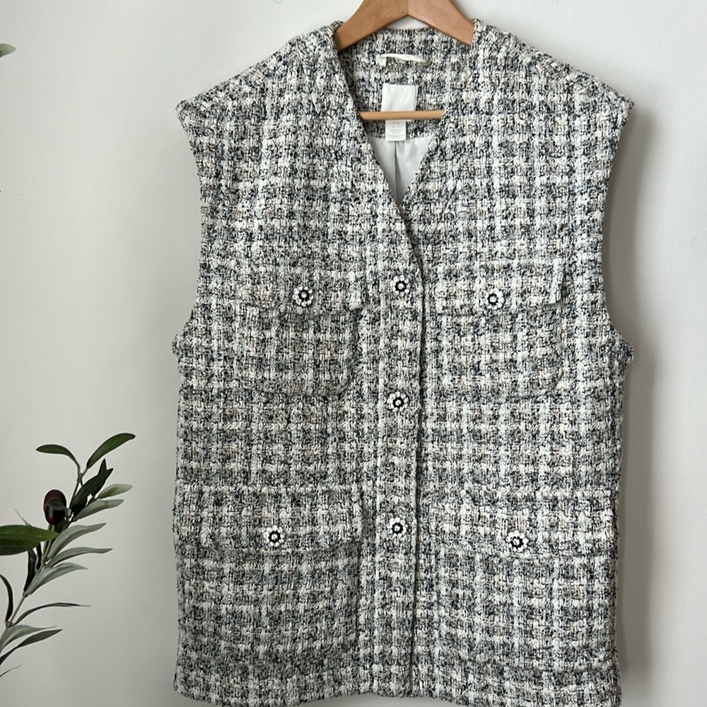 H&M Textured Waved Vest - Picture 3 of 11